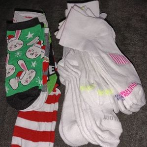 12 Pairs of Women's Socks